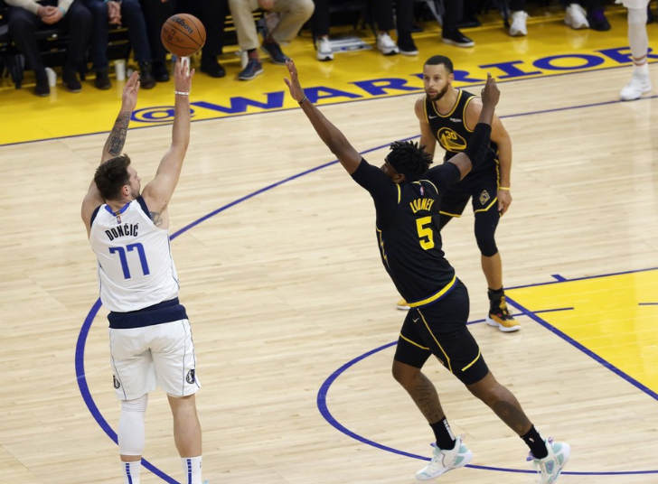 金年会入口包含赛地聚焦：法甲今夜热度飙升，波尔图手感冰凉，赛场秩序良好，心理建设被强调的词条